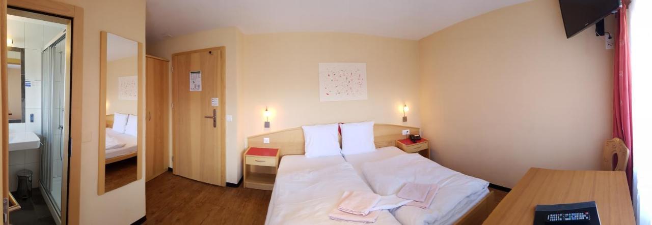 Hotel Europa Guest House Зас-Фе Экстерьер фото